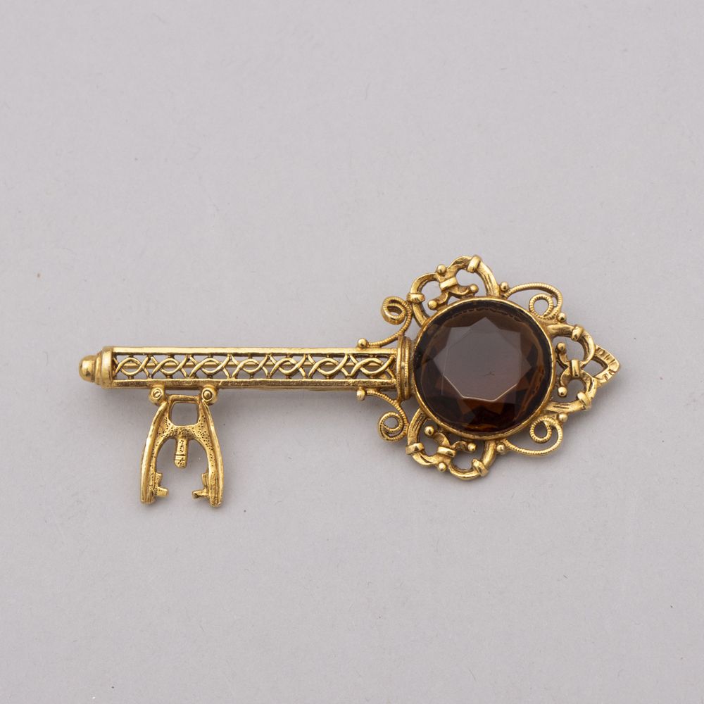 Vintage Key Brooch c.1980
