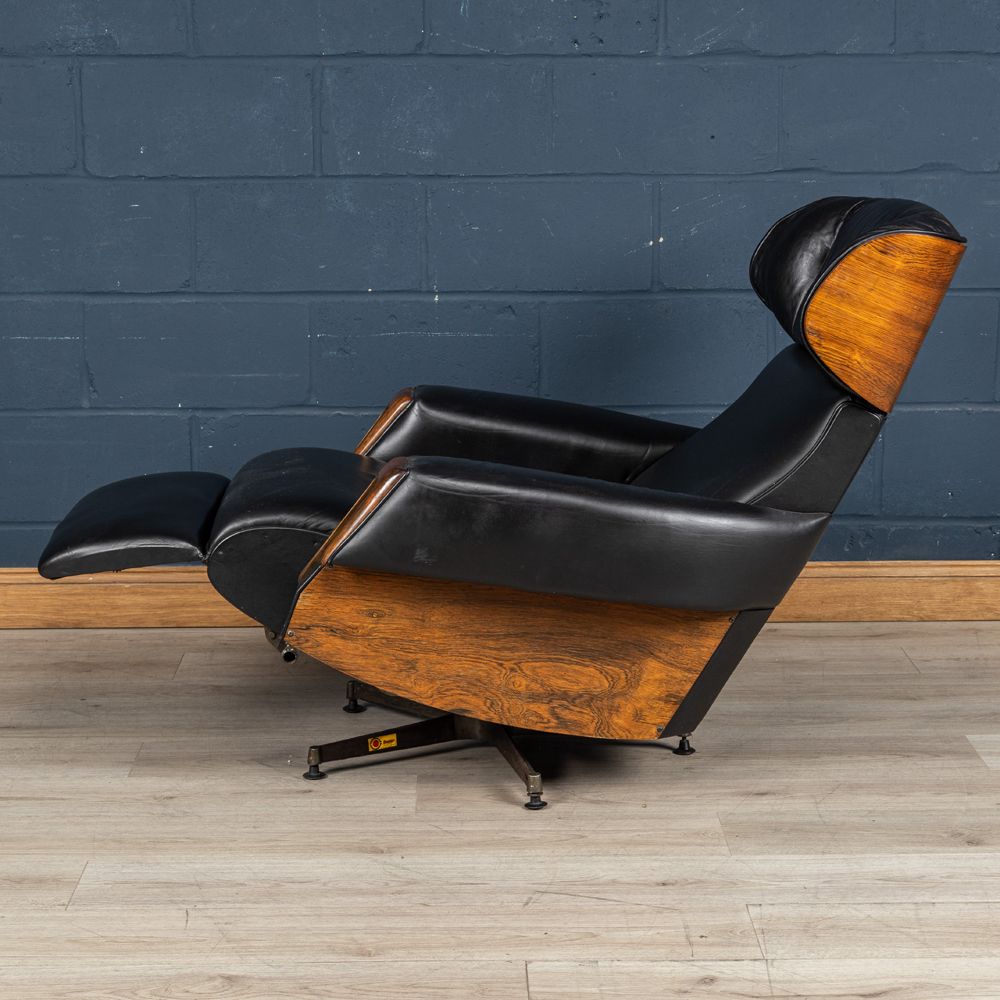 Midcentury Black Leather Recliner by Poltrona Oscar Italy 1965