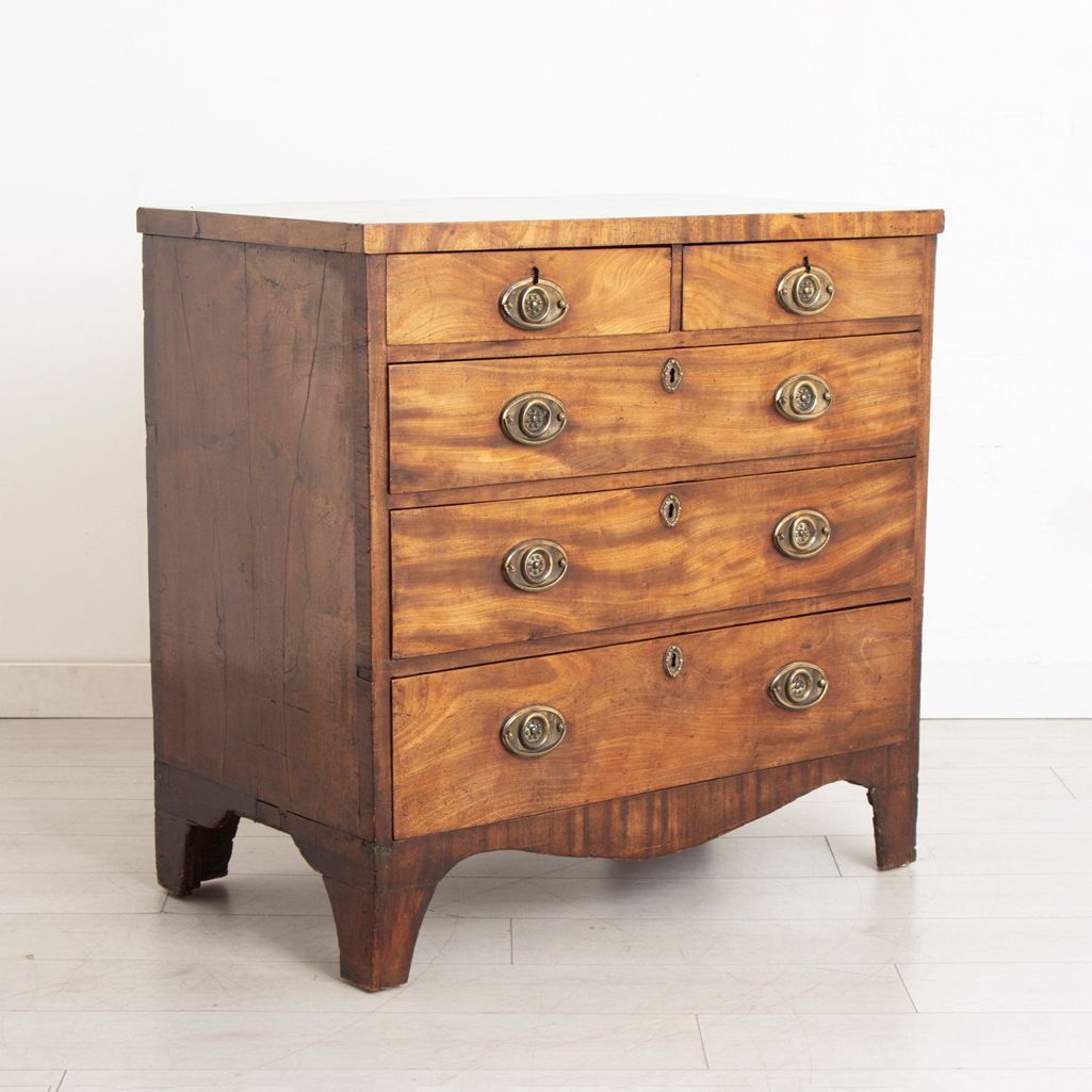 Early 19th Century Chest of Drawers in Walnut