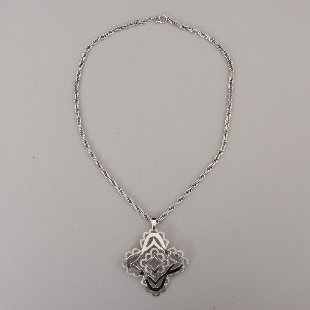 Trifari silver necklace hot sale